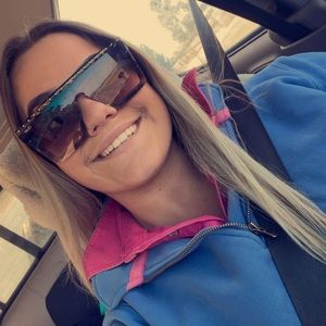 Meet your Posher, Riley